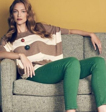 С чем носить зеленые джинсы